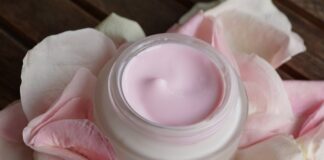 Kiedy serum z witaminą C rano czy wieczorem?